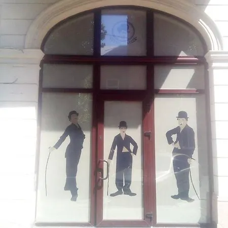 Chaplin Apartment *